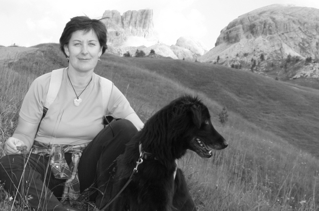 Tatjana Miljavec s psom Murijem v gorah